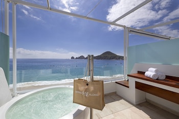 Extra ME+ Junior Suite Beach Front and Hot Tub