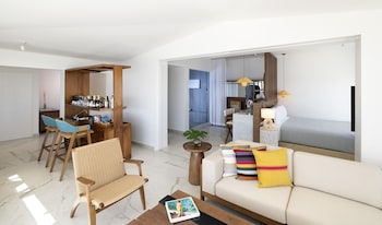 Beyond ME+ Suite with Hot Tub and Terrace