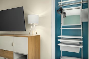 Suite, 1 Bedroom, Accessible (Mobility Accessible w/ Tub)
