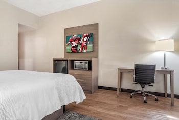 Deluxe Room, 1 King Bed, Accessible (Roll-In Shower, Smoke Free)