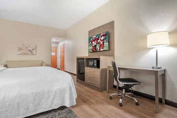 Standard Suite, 1 King Bed (Smoke Free)