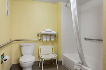 Standard Room, 1 King Bed, Accessible, Bathtub
