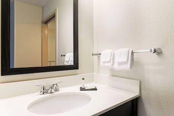 Room, 1 Queen Bed, Accessible, Non Smoking (Accessible Tub)