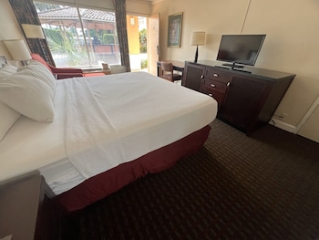 Standard Room, 1 King Bed