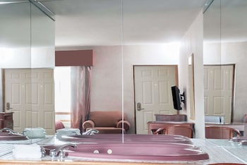 Studio Suite, 1 King Bed, Smoking