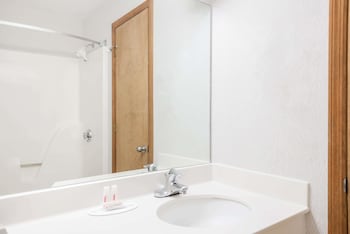 Standard Room, 1 Queen Bed