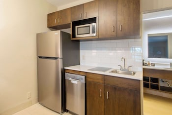 Suite, 1 King Bed with Sofa bed, Non Smoking