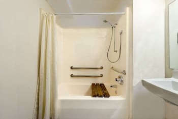 Room, 2 Queen Beds, Accessible, Non Smoking