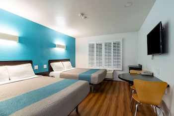 Deluxe Room, 2 Queen Beds, Non Smoking, Refrigerator & Microwave