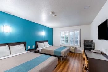 Deluxe Room, 2 Queen Beds, Non Smoking, Refrigerator & Microwave