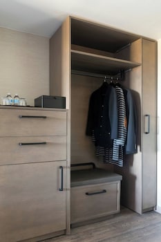 Room, 1 King Bed (Mobility Accessible, Tub)