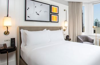 Deluxe Room, 1 Queen Bed, City View