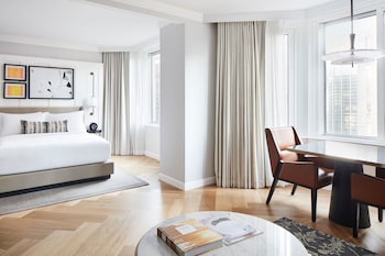 Junior Suite, 1 Queen Bed, City View