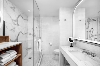 Suite, 1 Bedroom (Mobility/Hearing Accessible, Tub)