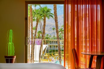 Room, 1 King Bed, Pool View