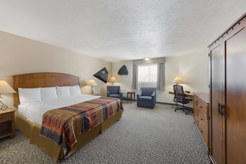 Executive Room, 1 King Bed, Non Smoking, Refrigerator