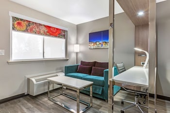 Standard Room, 2 Queen Beds, Non Smoking, Refrigerator & Microwave (Larger Room;with Sofabed)