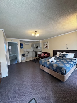 Deluxe Spa Room