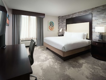Suite, 1 King Bed with Sofa bed, Non Smoking