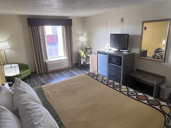 Room, 1 King Bed, Accessible, Non Smoking (Mobility/Hearing, Tub w/Grab Bars)