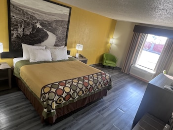 Room, 1 King Bed, Accessible, Non Smoking (Mobility/Hearing, Tub w/Grab Bars)