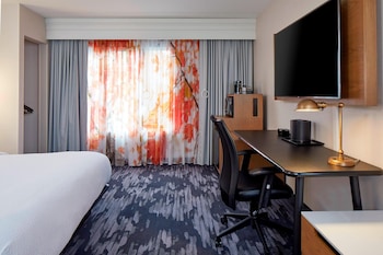 Room, 1 King Bed, Accessible Bathtub