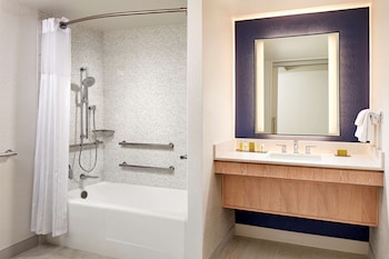 Suite, 2 Queen Beds, Accessible, Non Smoking
