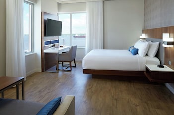 Deluxe Room, 1 King Bed with Sofa bed, Corner