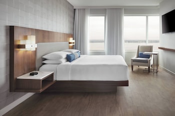 Deluxe Room, 1 King Bed with Sofa bed, Corner