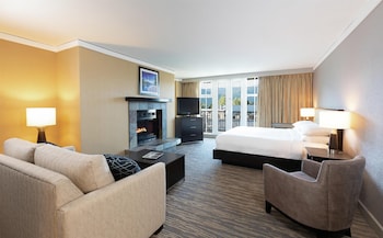 Premier Studio, 1 King Bed with Sofa bed, Accessible