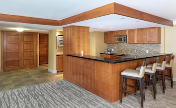 Suite, 2 Bedrooms (The Mountain Suite, 2 King Beds)