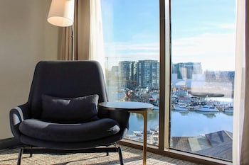 Room, 1 King Bed, Marina View