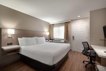 Room, 1 King Bed, Accessible, Non Smoking (Mobility, Roll-In shower)