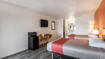 Deluxe Room, 2 Double Beds, Non Smoking, Refrigerator & Microwave