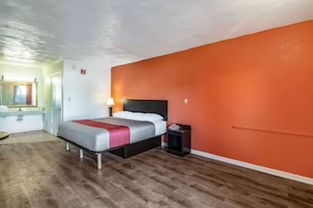 Deluxe Room, 1 King Bed, Non Smoking, Refrigerator & Microwave