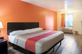 Deluxe Room, 1 King Bed, Non Smoking, Refrigerator & Microwave