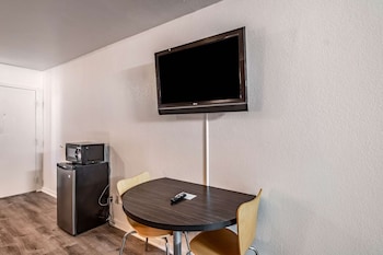 Deluxe Room, 2 Double Beds, Non Smoking, Refrigerator & Microwave