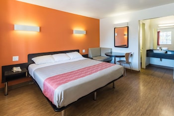 Standard Room, 1 King Bed, Non Smoking