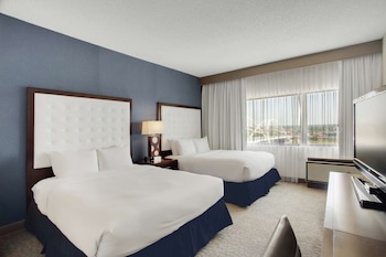 Room, 2 Queen Beds, Accessible, Bathtub