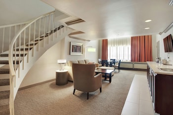 Suite, 1 King Bed, Non Smoking