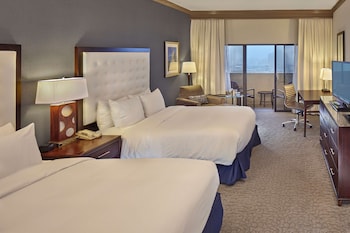 Room, 2 Queen Beds, Accessible, Bathtub