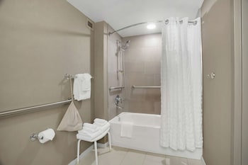 Room, 2 Queen Beds, Accessible, Bathtub