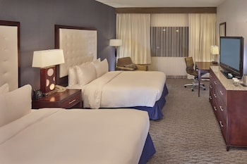 Room, 2 Queen Beds, Accessible, Bathtub