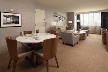 Junior Suite, 1 King Bed with Sofa bed