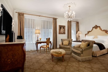 Deluxe Room, 1 King Bed