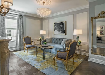 Suite, 1 King Bed with Sofa bed, Accessible (Pulitzer Fifth Ave - ADA)