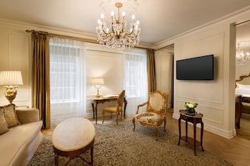 Suite, 1 King Bed Edwardian Suite