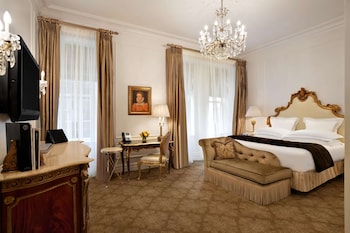 Deluxe Room, 1 King Bed