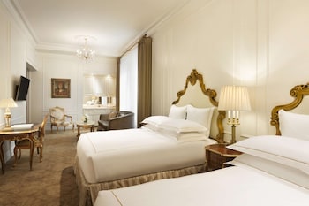 Family Room, 2 Queen Beds (Family Grand Luxe)