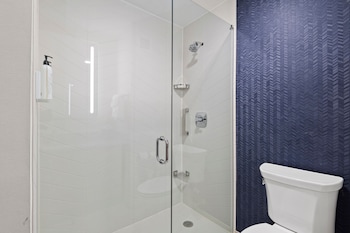 Room, 1 King Bed, Hearing Accessible